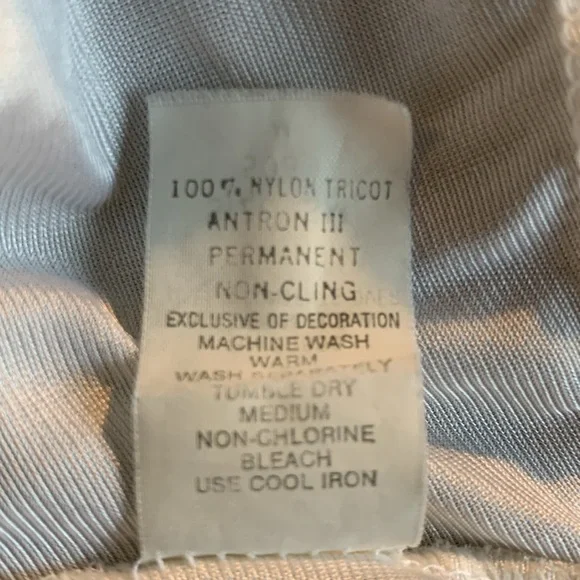 Lady Manhattan rayon chemise with lace details and adju straps. Size small - Picture 4 of 9